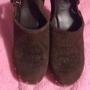 TORY BURCH brown suede clogs